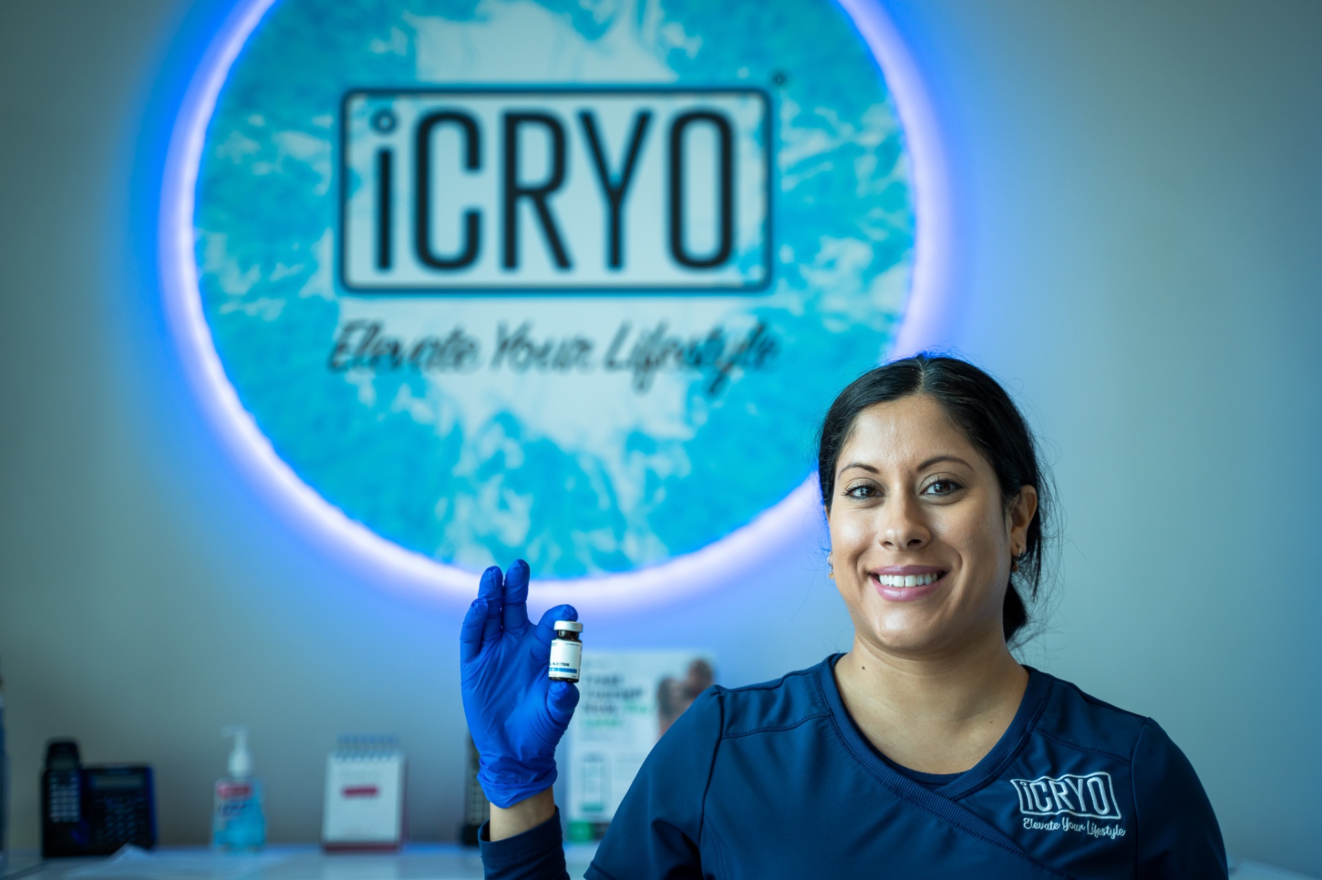 iCRYO Avon RN prepping an IM vitamin injection