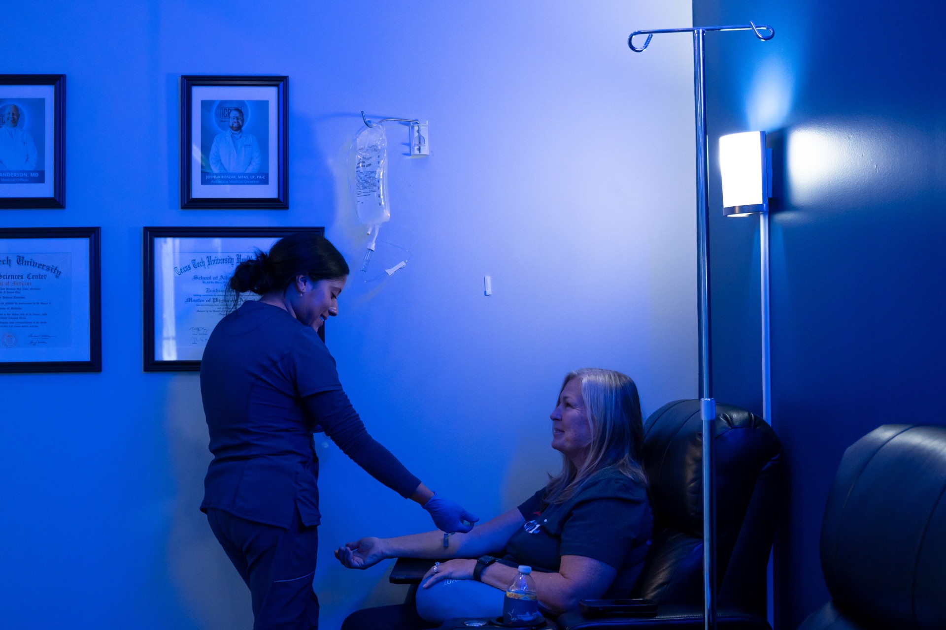 iCRYO Avon guest receiving NAD+ therapy with RN supervision
