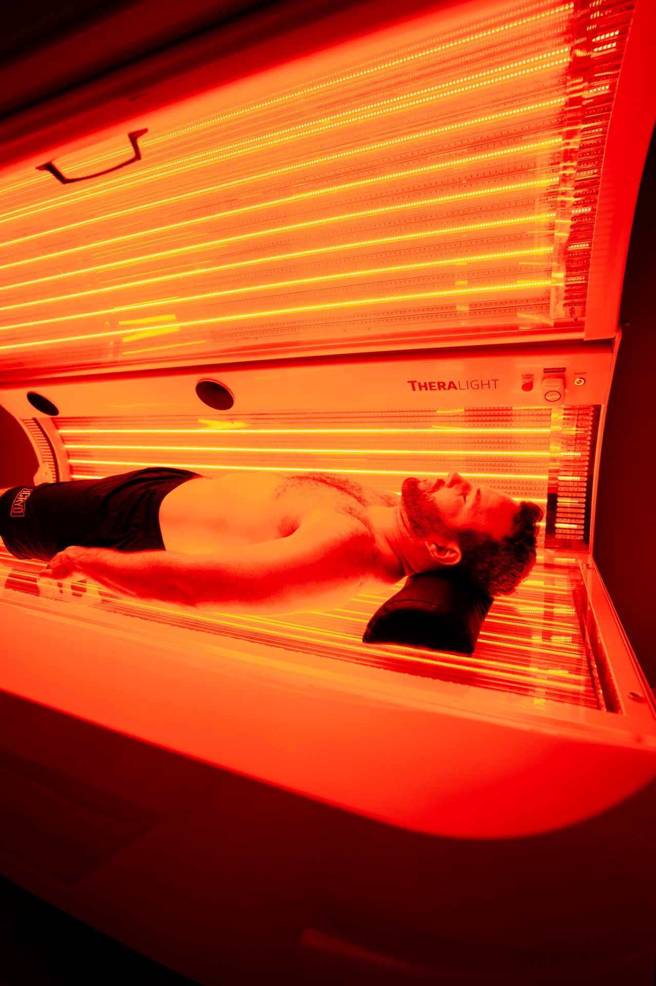 Red light therapy bed at iCRYO Avon