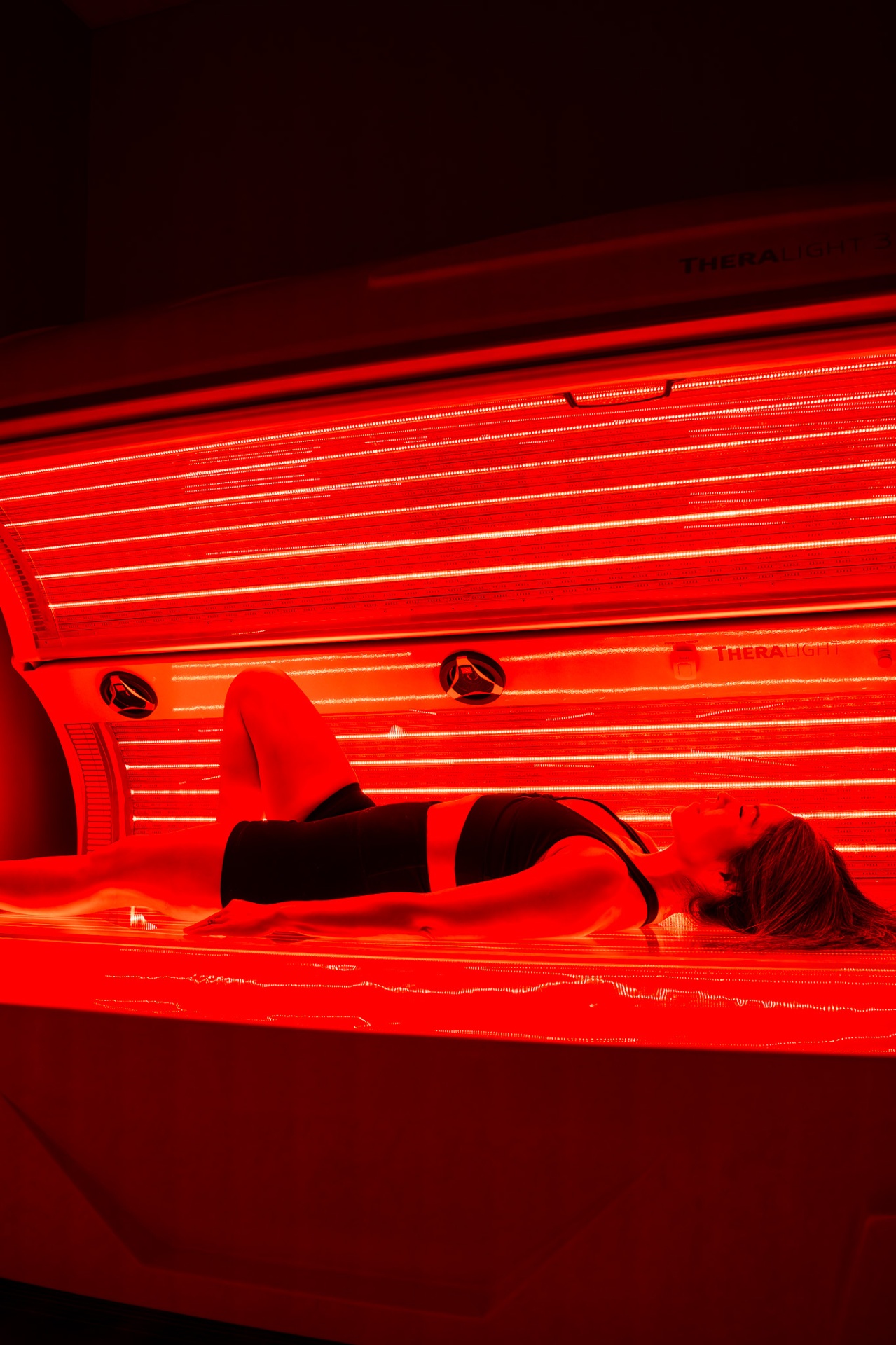 iCRYO Avon guest preparing for a red light session